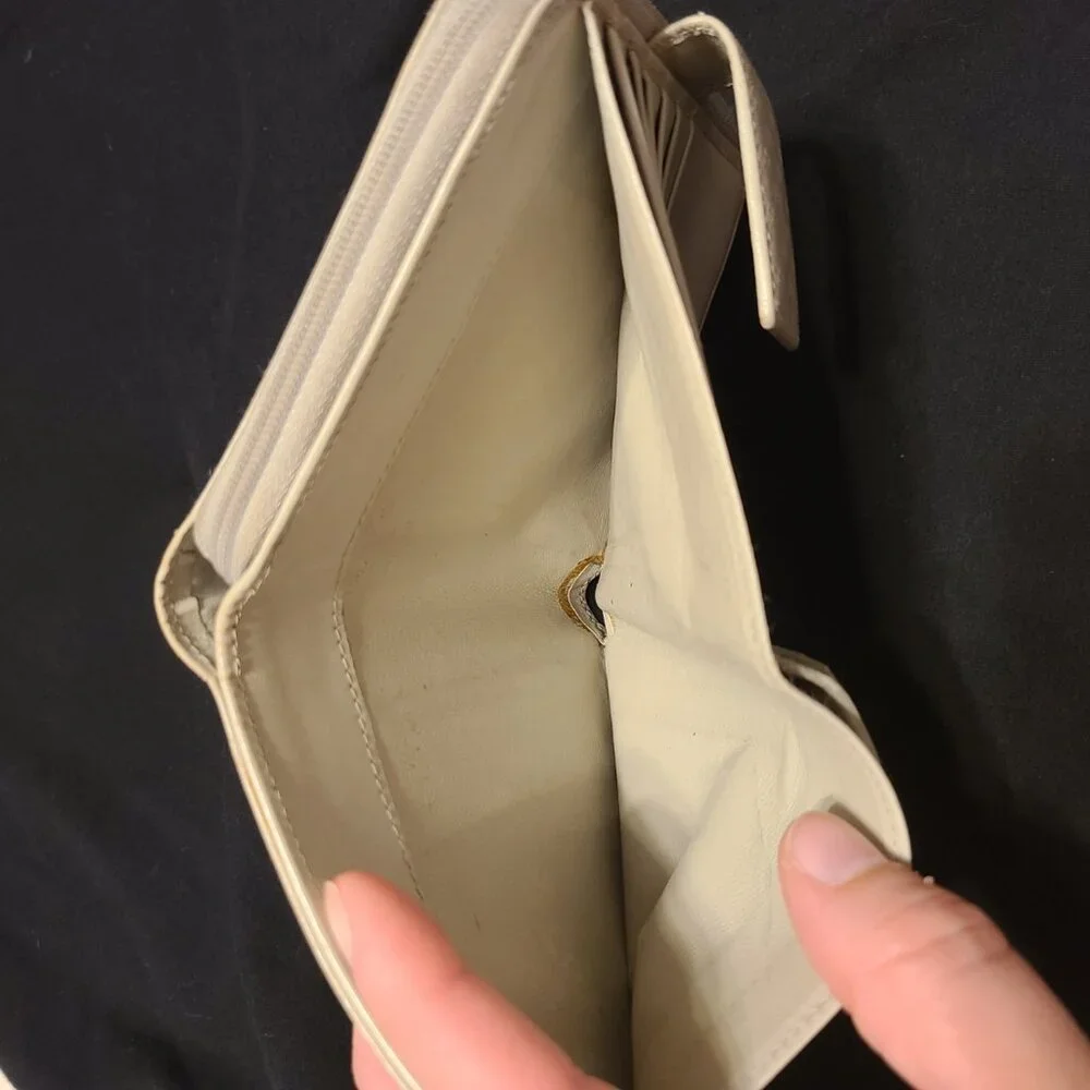 Gucci Microguccissima Compact Wallet - Picture 2 of 12